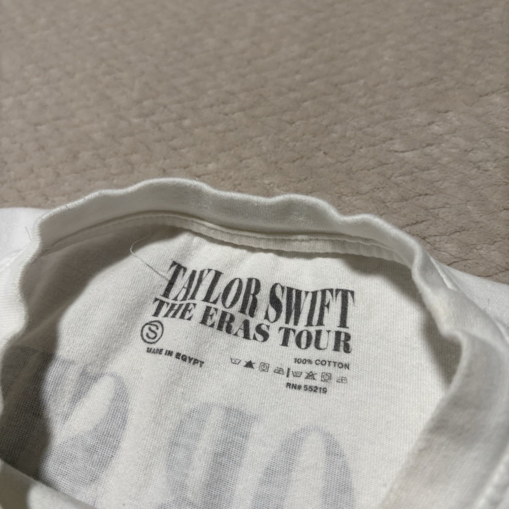 Taylor Swift The Eras Tour 2023 Official T-Shirt Women's Size Small 20 x 25 - Picture 4 of 4